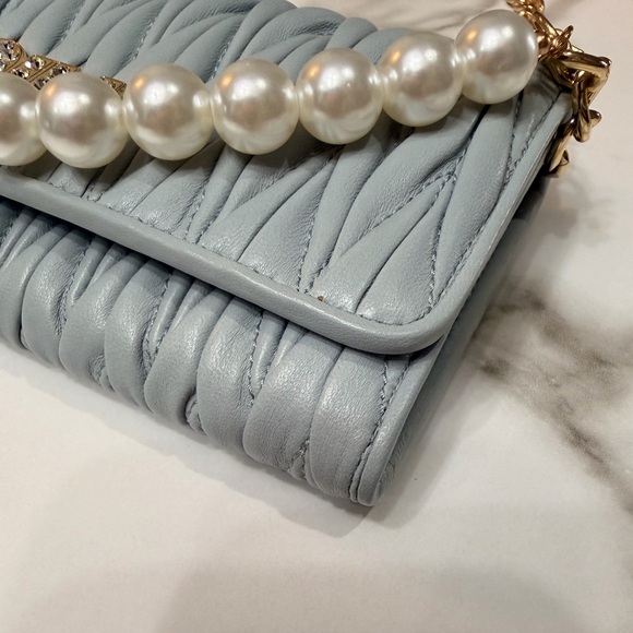 Miu Miu Matelasse Bifold Long Wallet Logo
Leather Cielo Blue - Picture 7 of 16